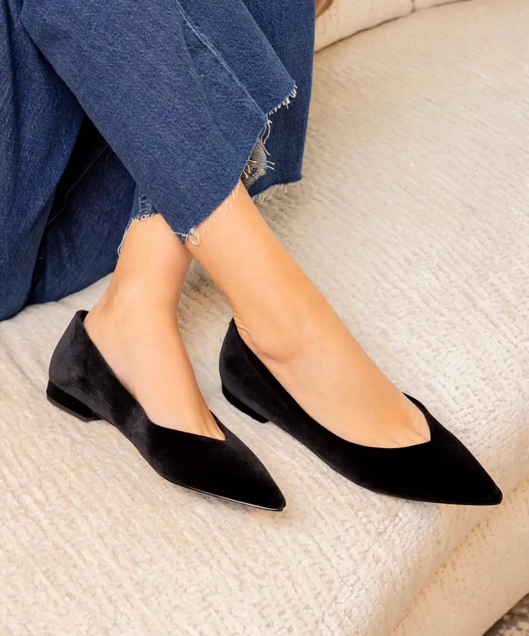 The Goldfinch 15 - Black Velvet